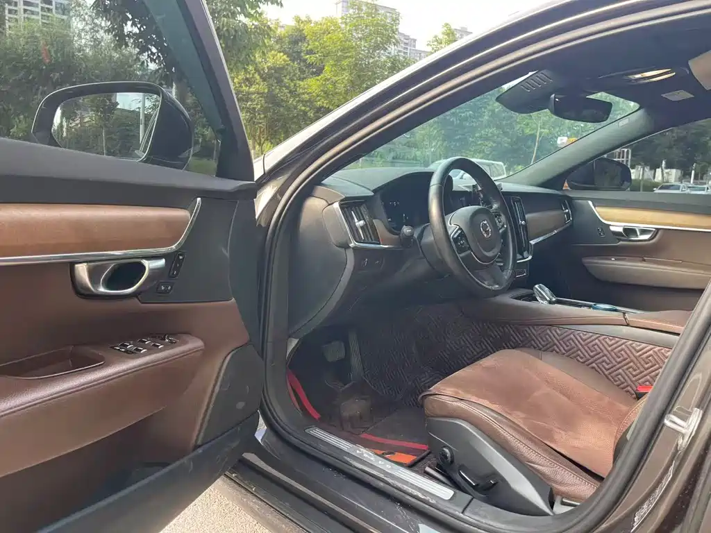 Volvo S90 2022 B5 Luxury