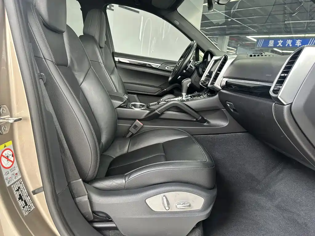 Porsche Cayenne — миниатюра 11