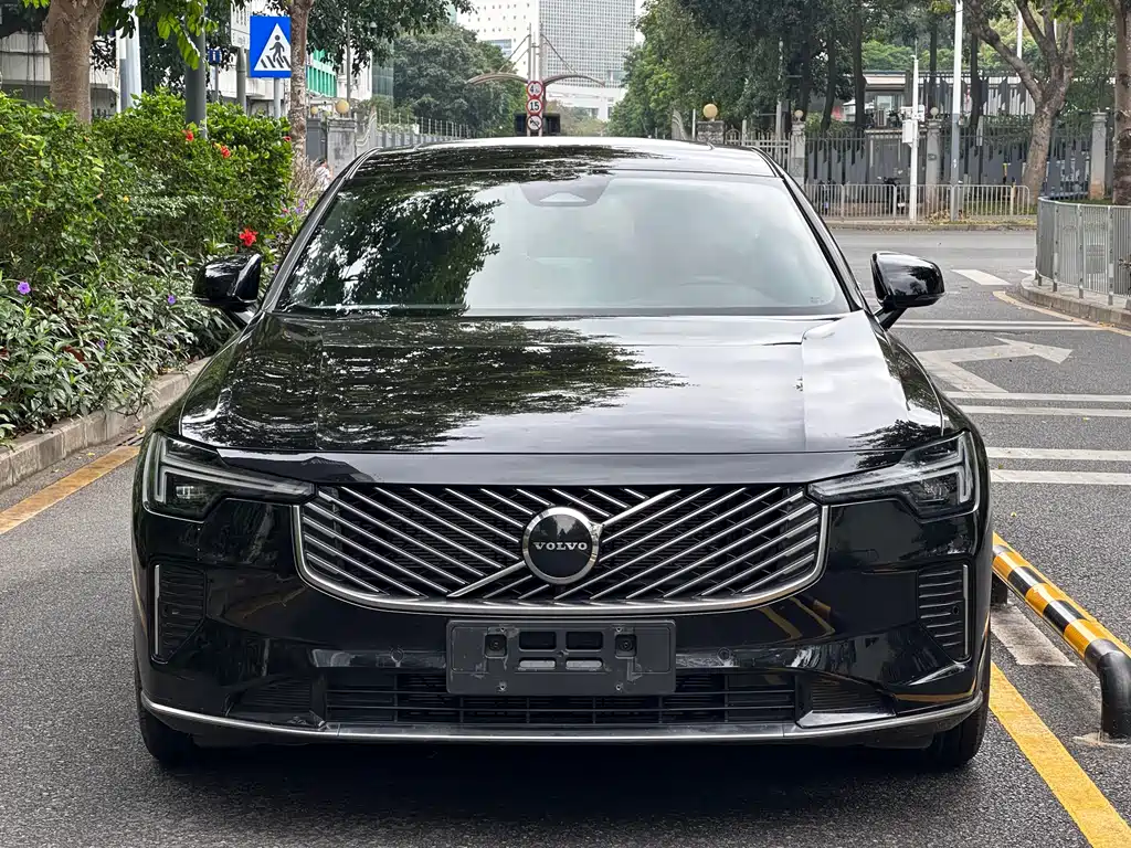Volvo S90 2026 B5 Luxury