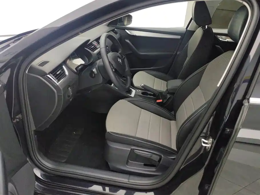 Skoda Octavia 2016 1.6L MT