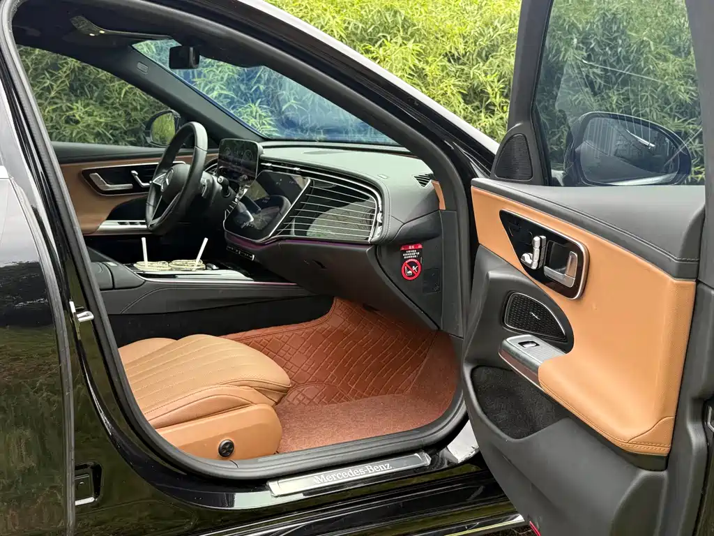 Mercedes-Benz E-Class — миниатюра 6