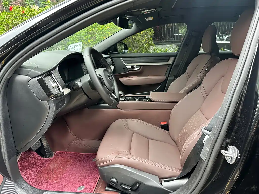 Volvo S90 2026 B5 Luxury