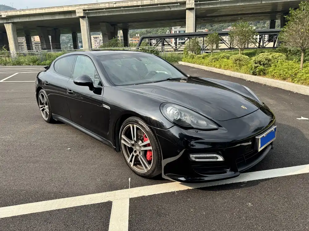 Porsche Panamera 2012 Panamera GTS 4.8L