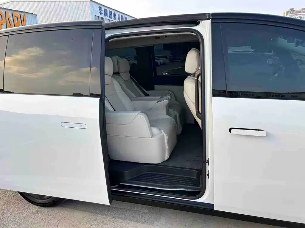 Li Auto Li MEGA — миниатюра 4