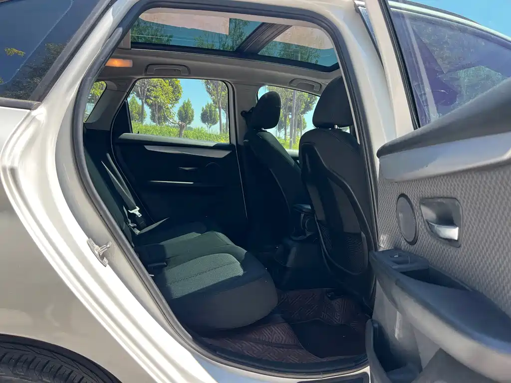 BMW 2 Series Active Tourer — миниатюра 19