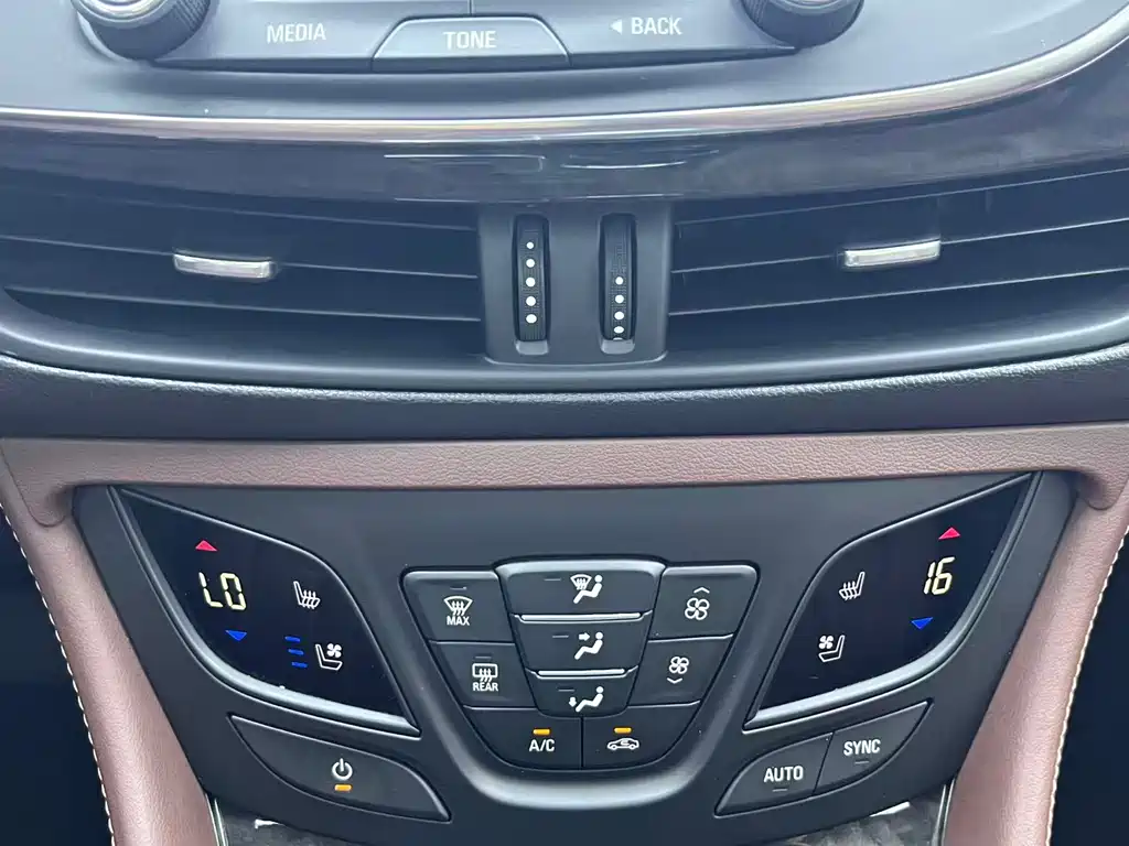 Buick Envision Plus — миниатюра 11