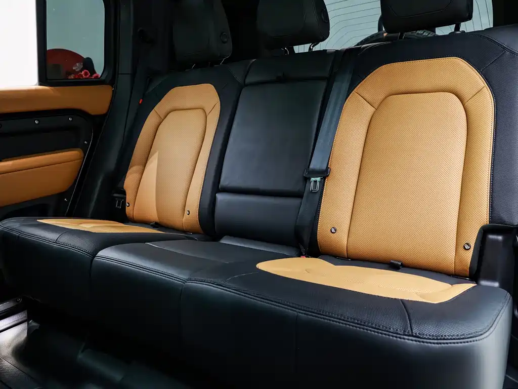 Land Rover Defender — миниатюра 12