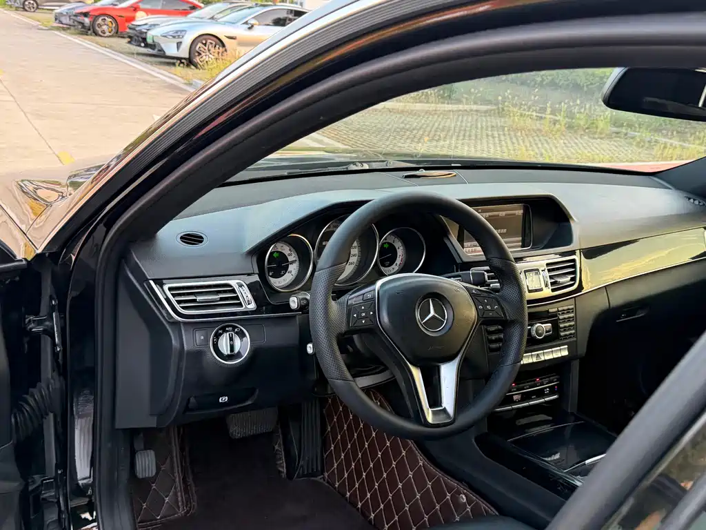 Mercedes-Benz E-Class — миниатюра 13