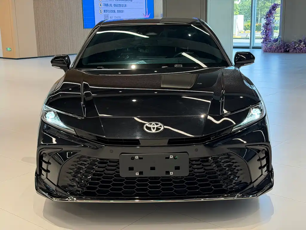 Toyota Camry — миниатюра 2