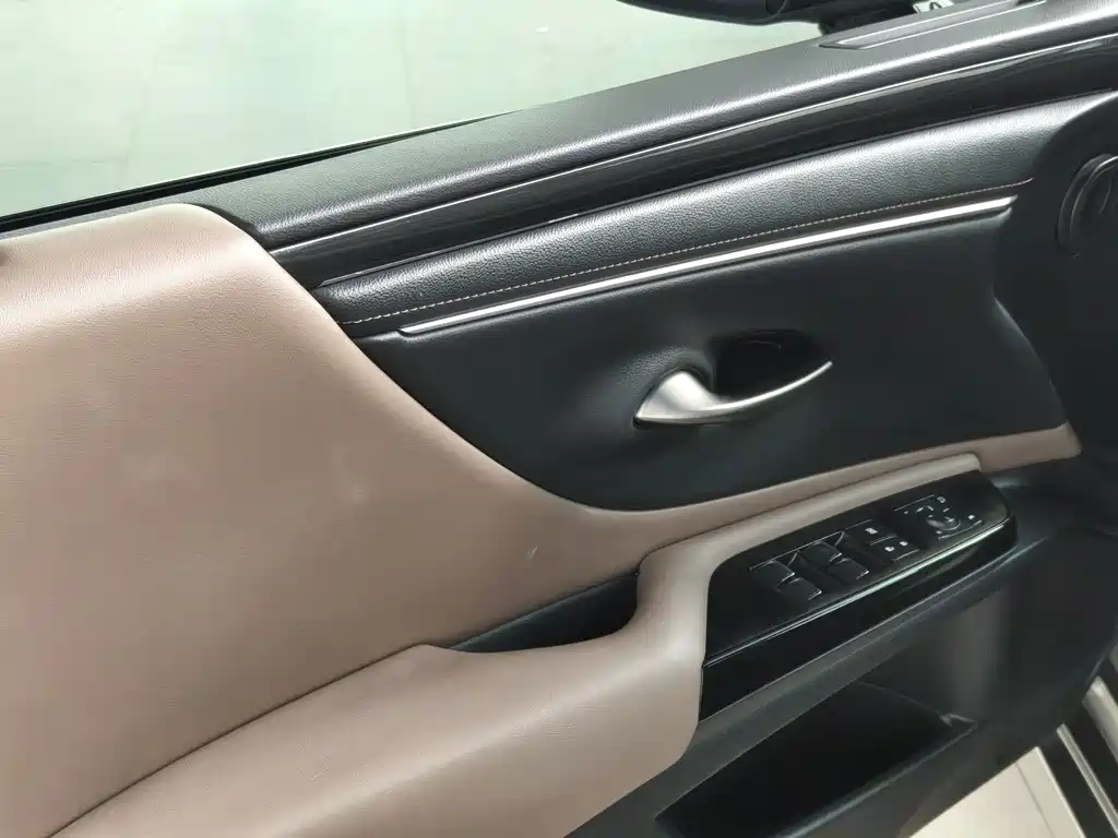 Lexus ES — миниатюра 13