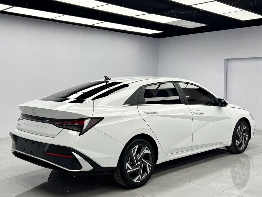 Hyundai Elantra — миниатюра 4