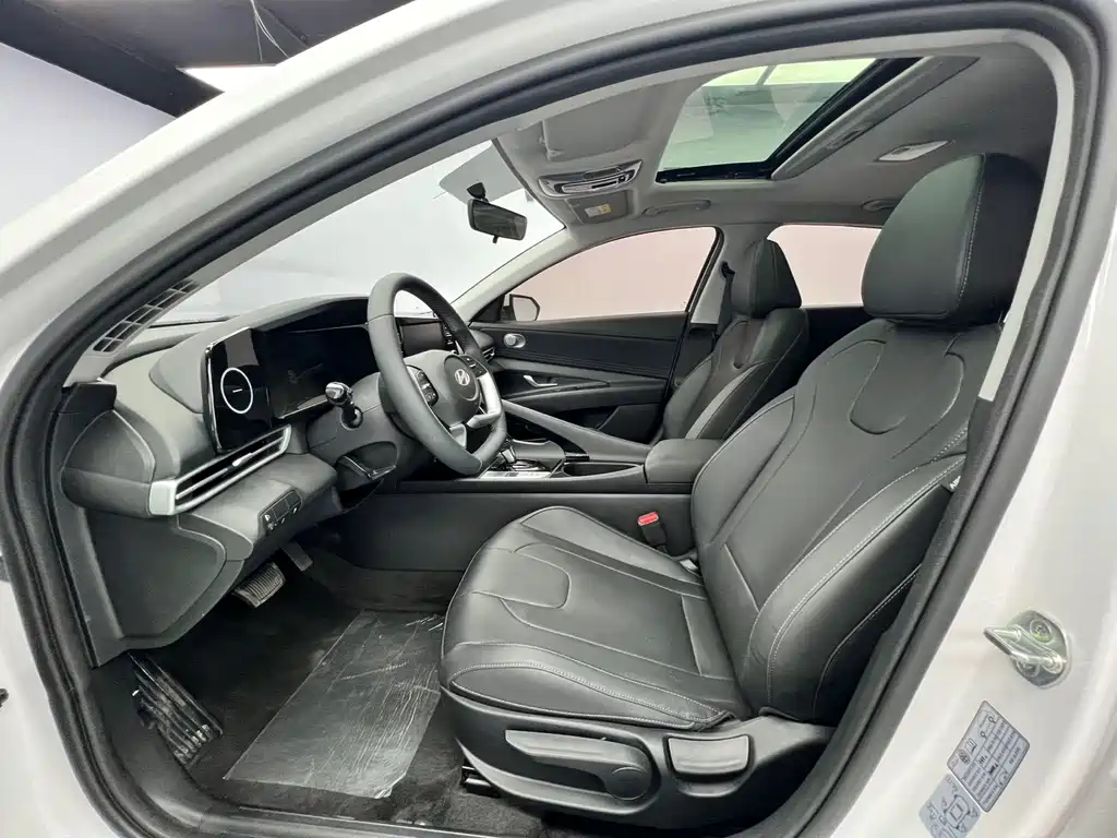 Hyundai Elantra — миниатюра 7