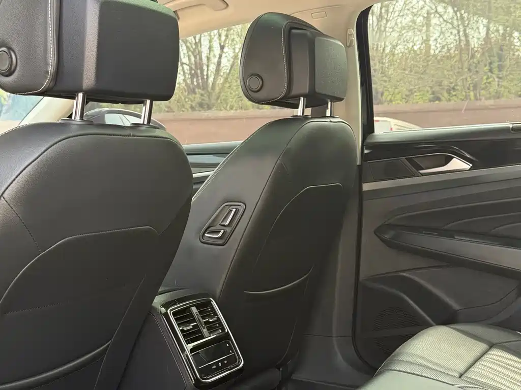 Volkswagen Passat 2022 330TSI Luxury