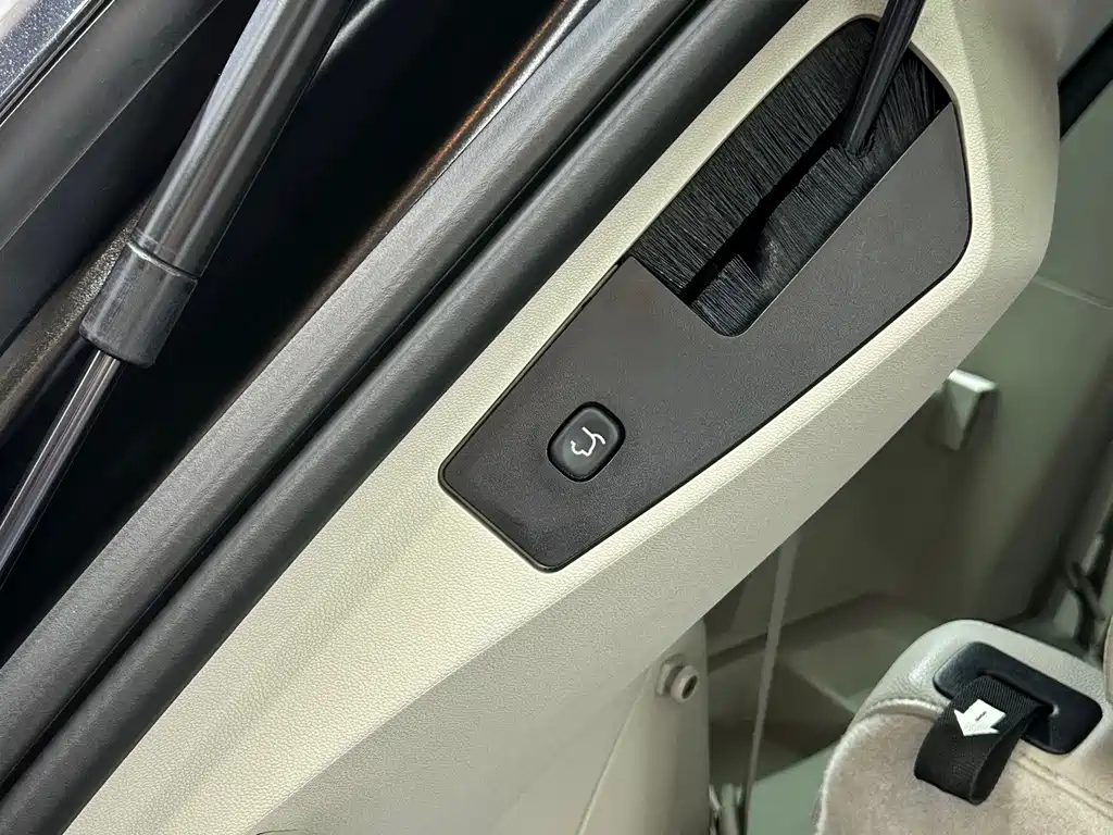 Chrysler Grand Voyager (Import) — миниатюра 33
