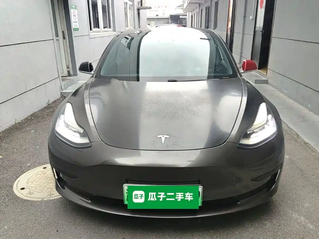 Tesla Model 3 — миниатюра 3