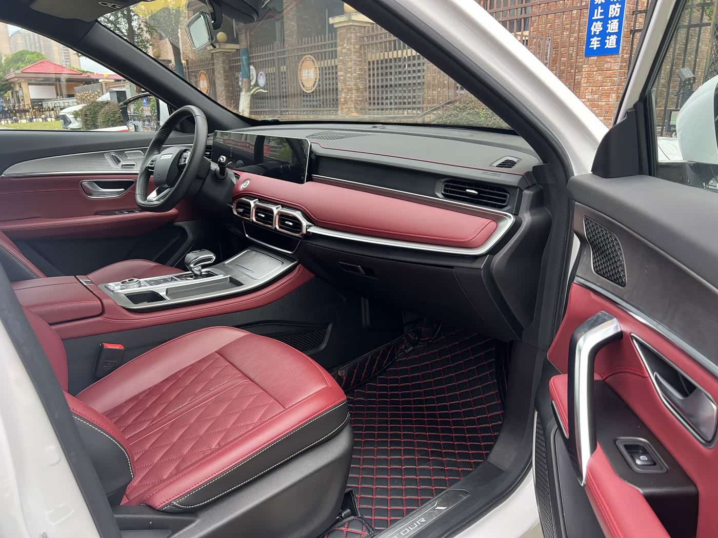 Jetour Jetour X70 PLUS 1.5 л 2024 г. Белый, пробег 20000 км