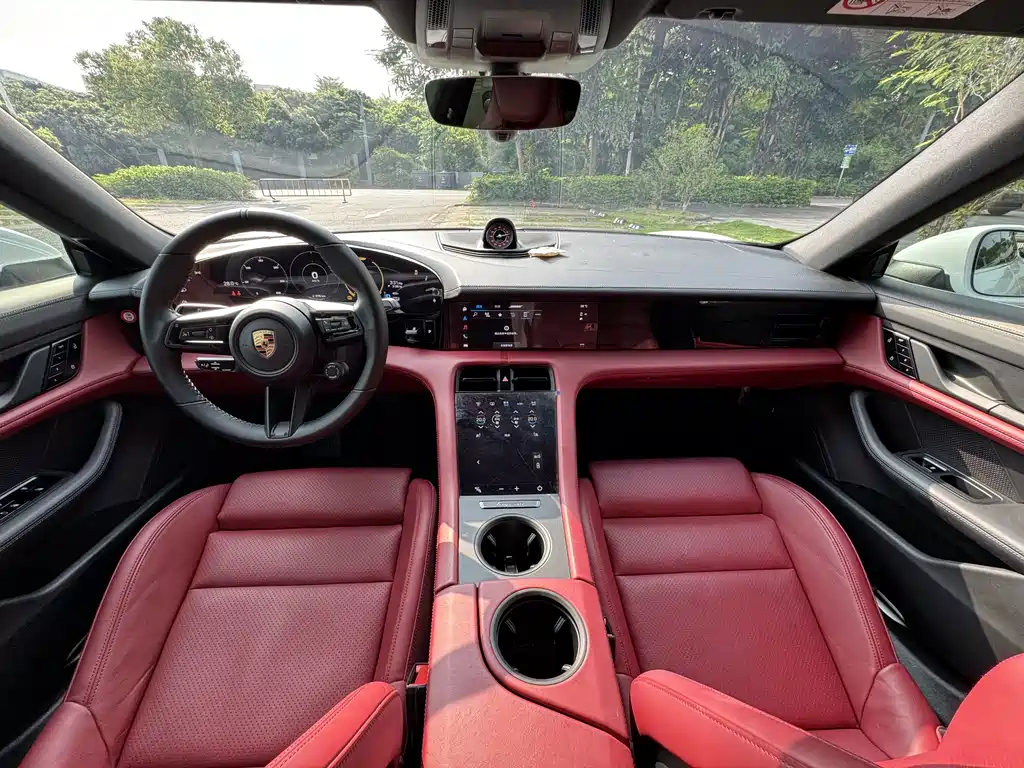 Porsche Taycan — миниатюра 12