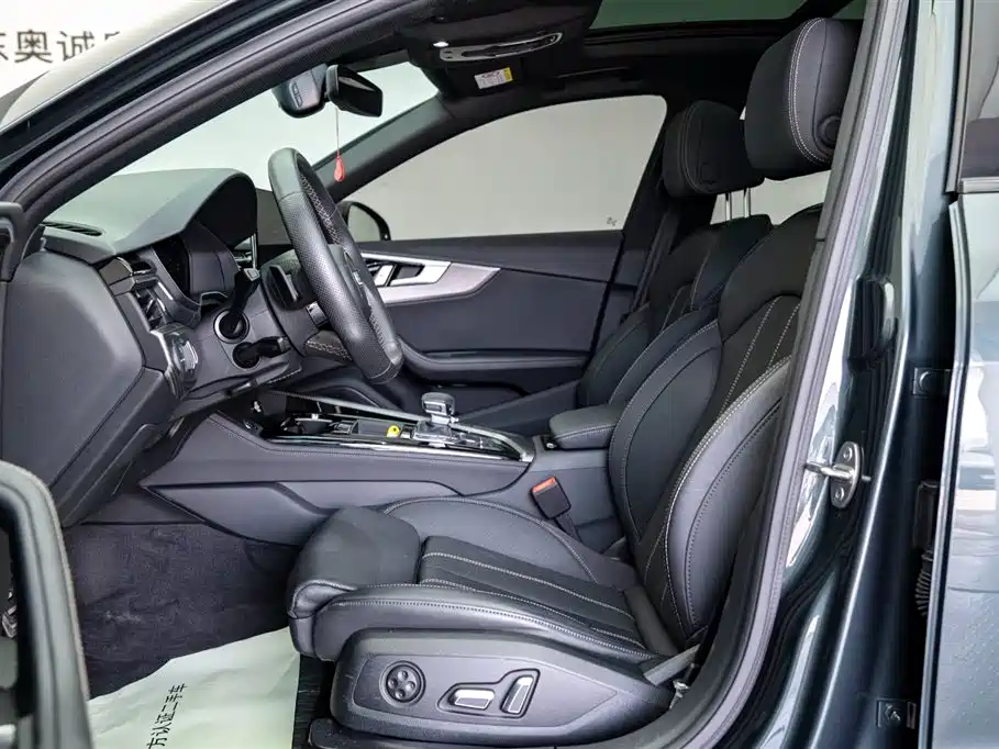 Audi A4L 2024 40 TFSI quattro RS
