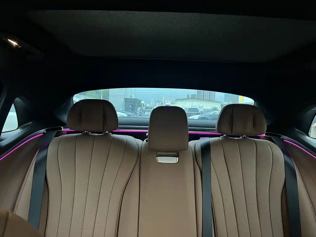 Mercedes-Benz E-Class — миниатюра 22