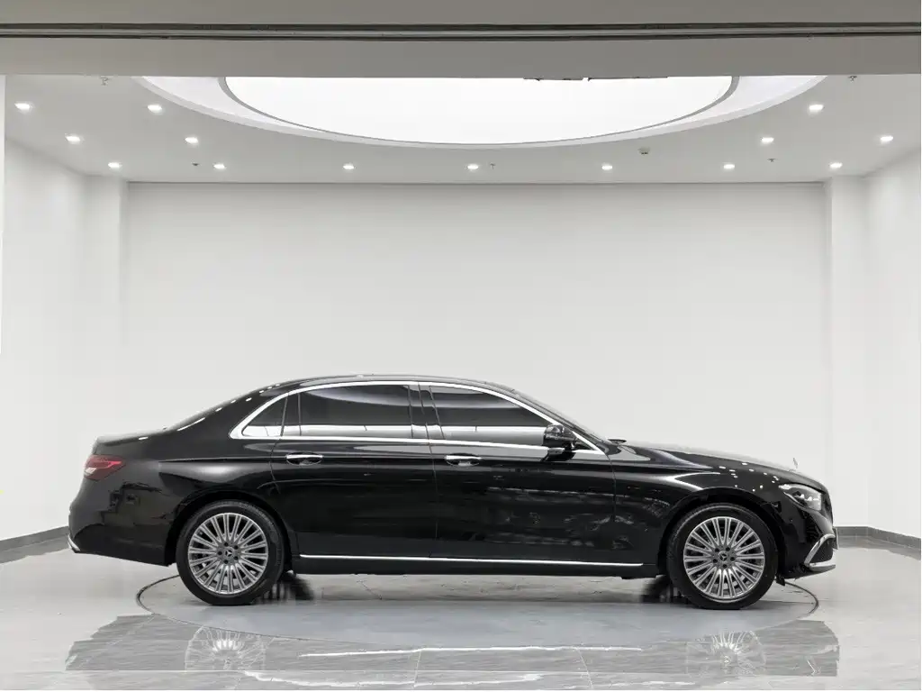 Mercedes-Benz E-Class — миниатюра 4
