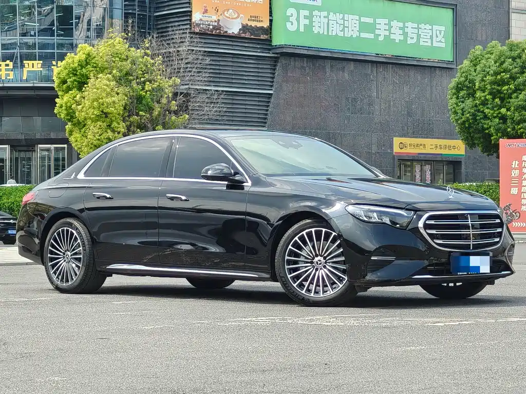 Mercedes-Benz E-Class — миниатюра 3