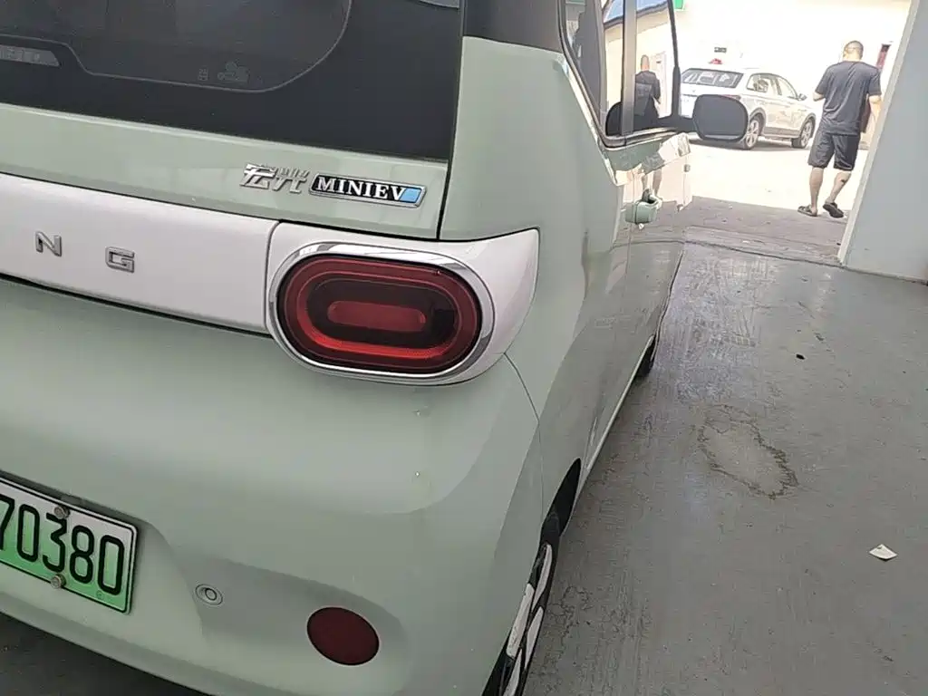 Wuling MINIEV — миниатюра 8