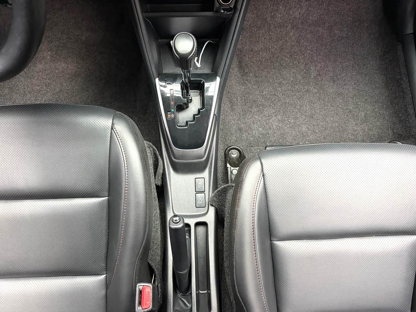Toyota YARiS L Zhi Xuan 1.5 л 2022 г. красный/фиолетовый, пробег 49000 км