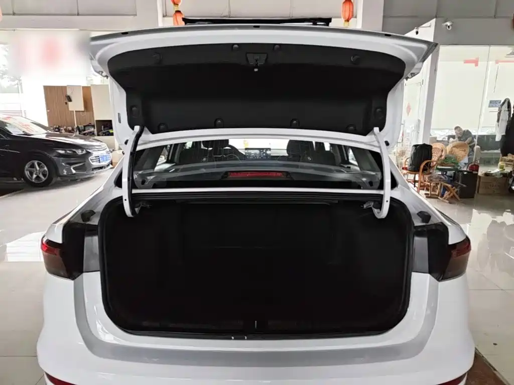 Geely Emgrand — миниатюра 19