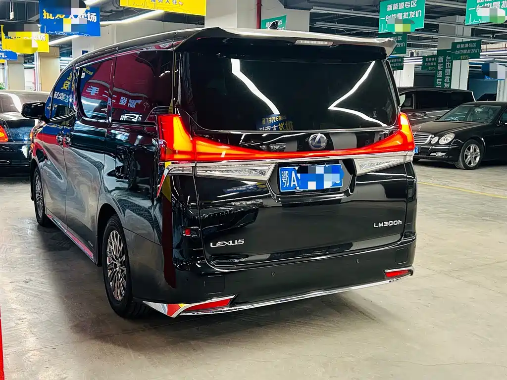 Lexus LM — миниатюра 4