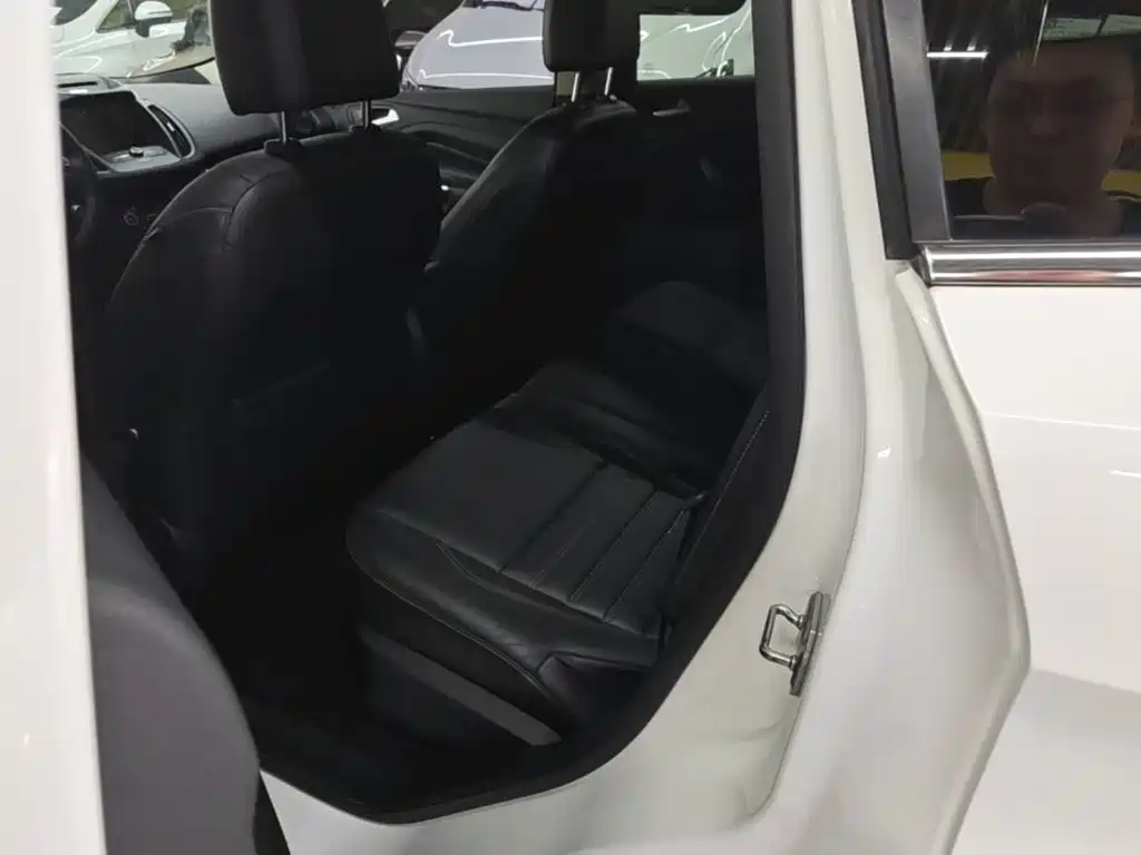 Ford Kuga — миниатюра 17