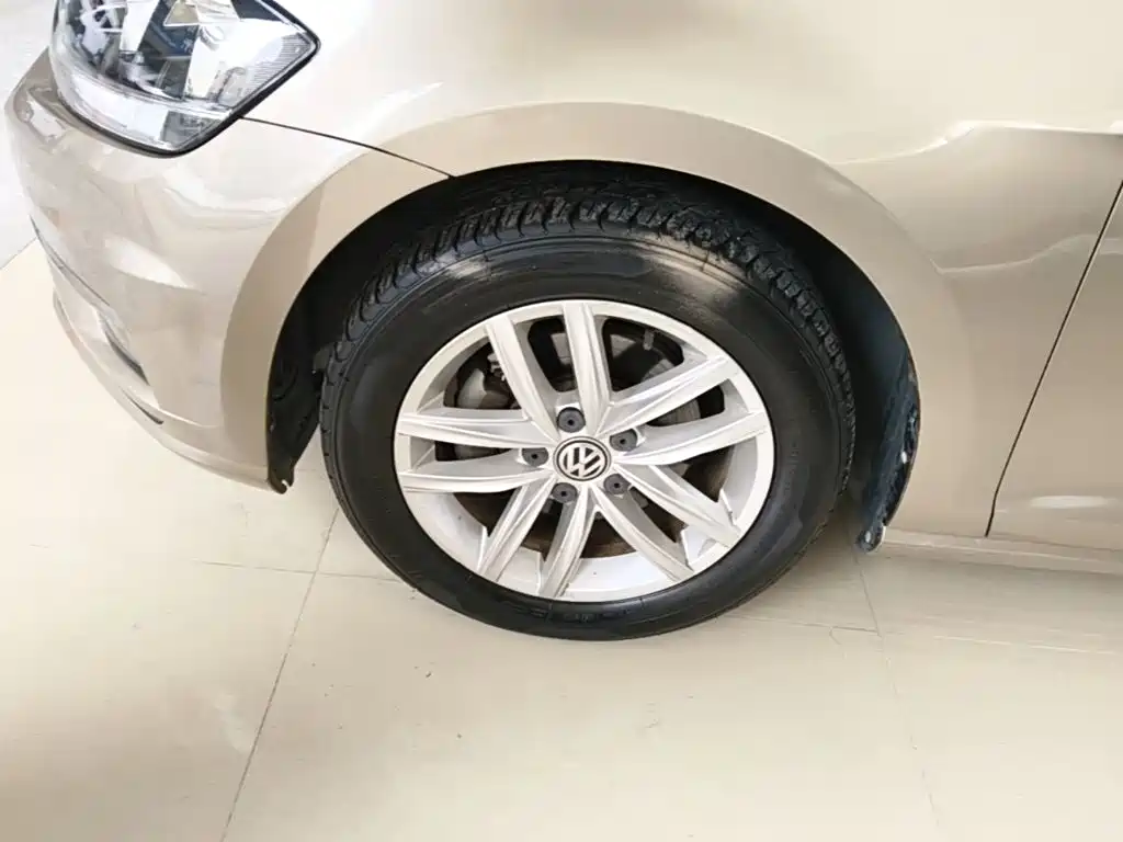 Volkswagen Golf — миниатюра 23