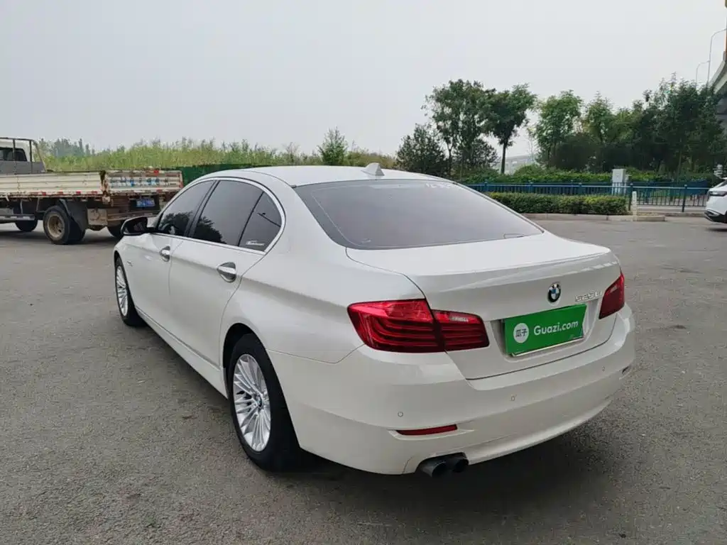 BMW 5 Series — миниатюра 5