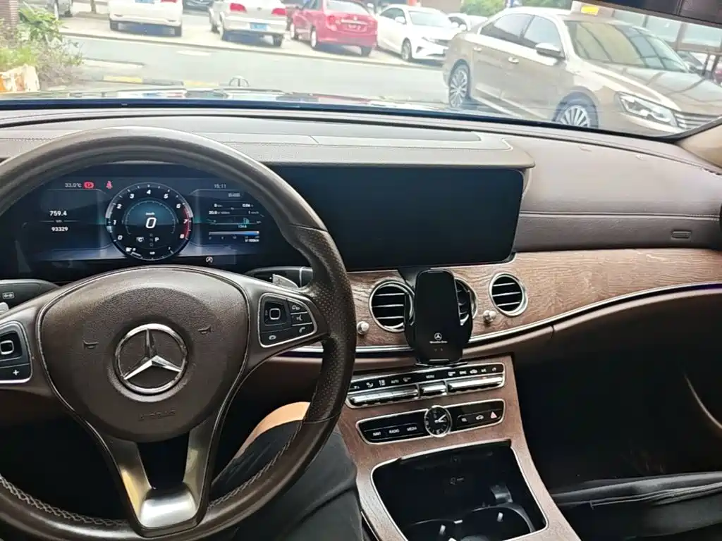 Mercedes-Benz E-Class — миниатюра 10