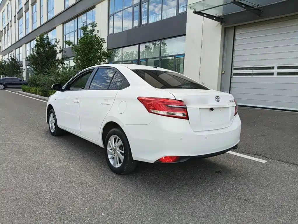 Toyota Yaris L — миниатюра 5
