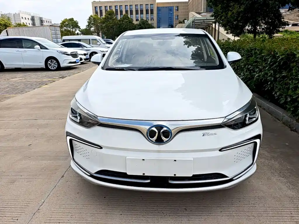 BAIC EU5 — миниатюра 3