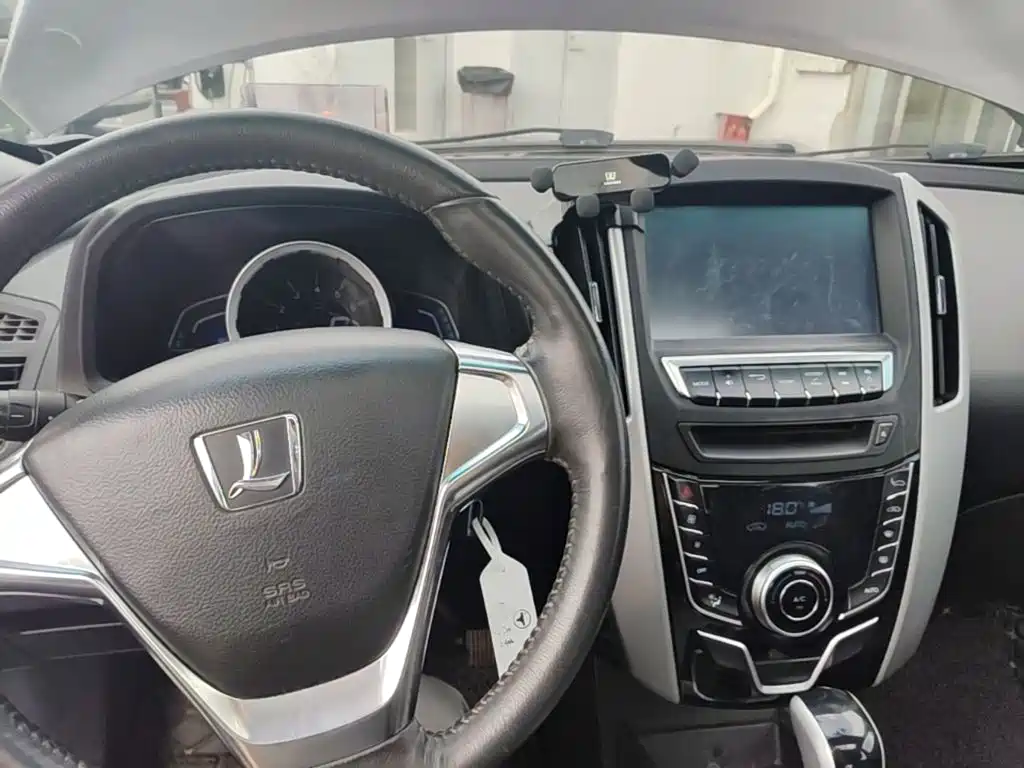 Luxgen U6 — миниатюра 10