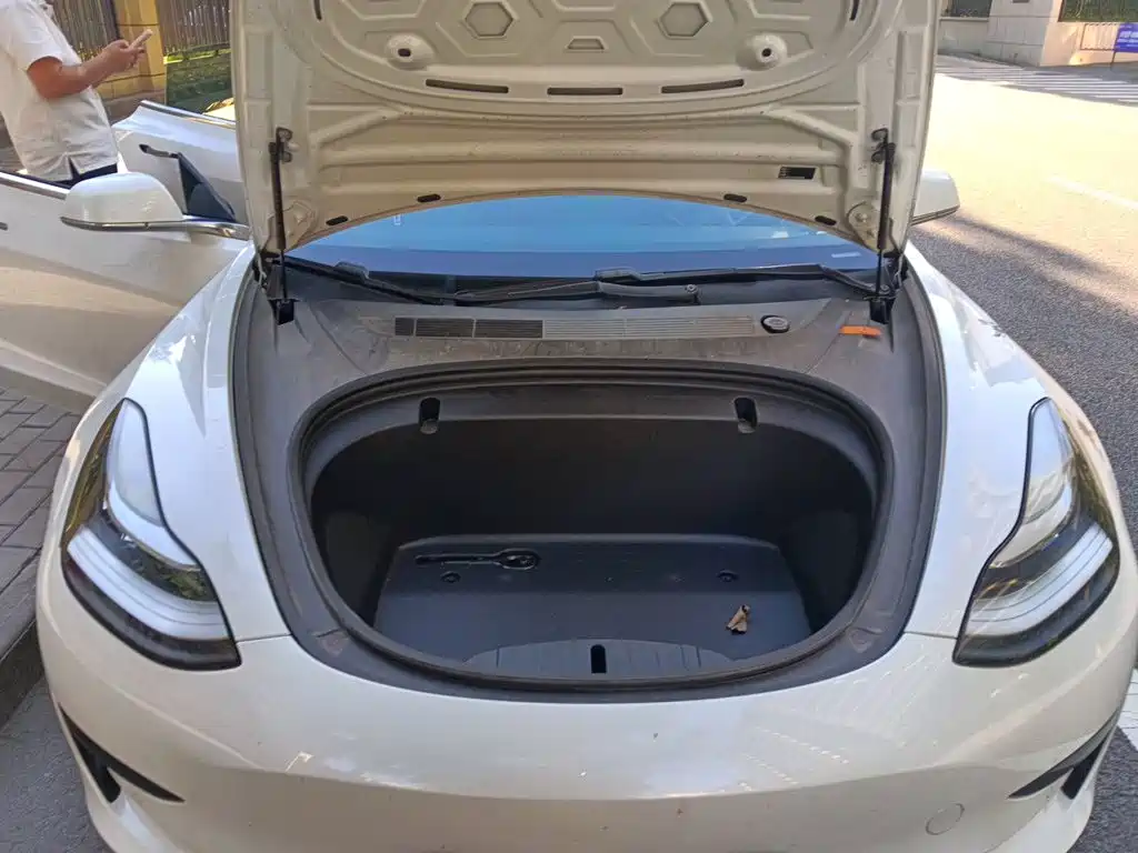 Tesla Model 3 — миниатюра 16