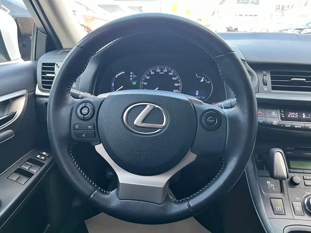 Lexus CT — миниатюра 17