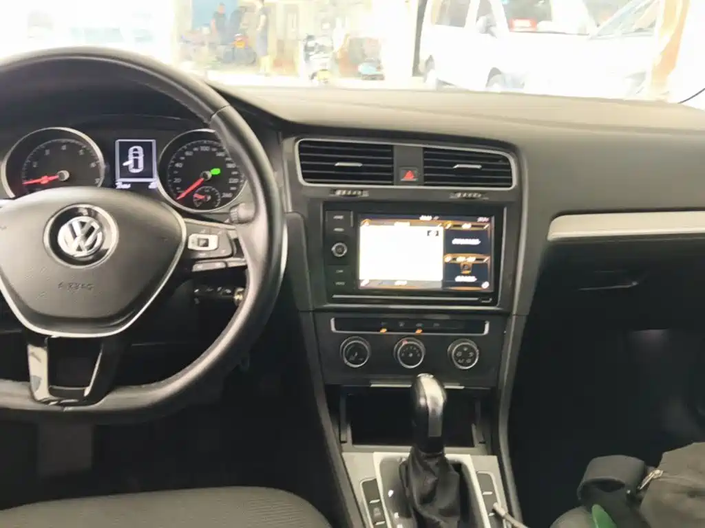 Volkswagen Golf — миниатюра 10
