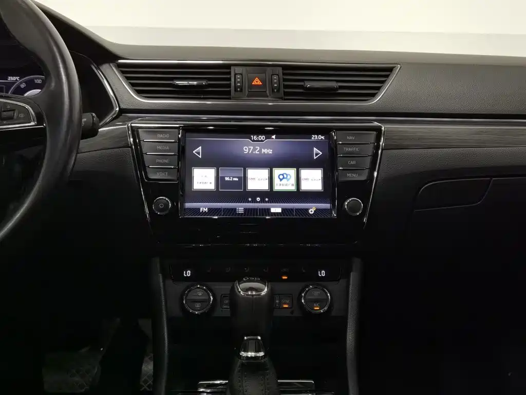 Skoda Superb — миниатюра 12