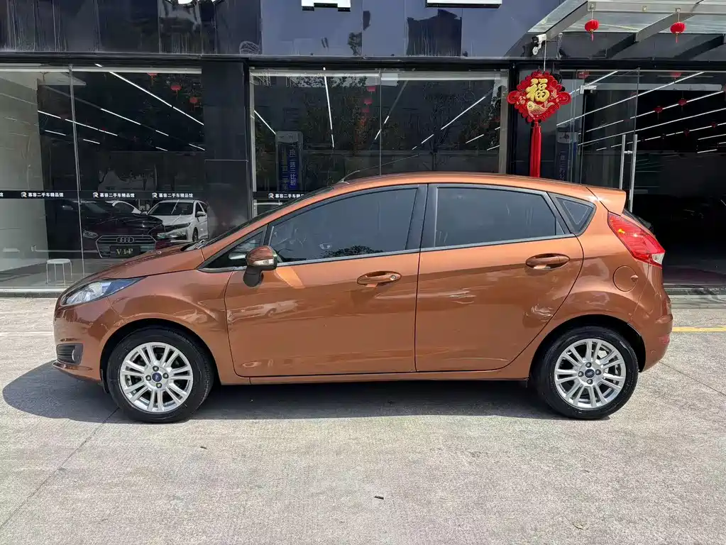 Ford Fiesta Hatchback 1.5L Auto Fashion Type, фото 3