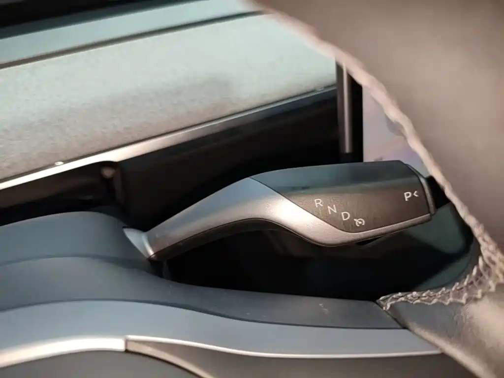 Tesla Model Y — миниатюра 14