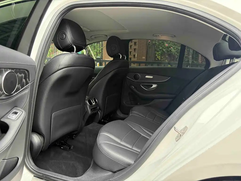 Mercedes-Benz C-Class — миниатюра 8