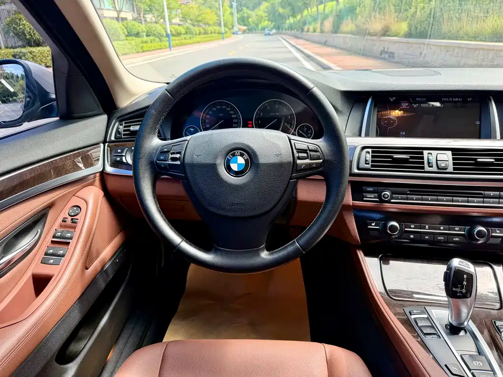 BMW 5 Series — миниатюра 13