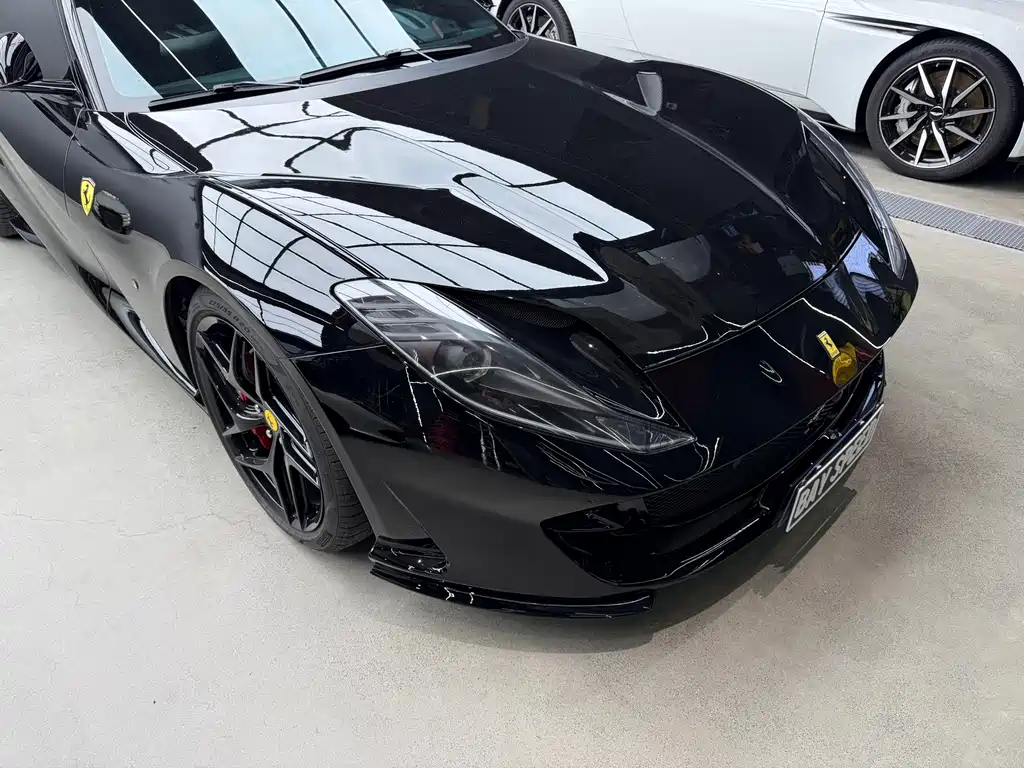 FERRARI 812