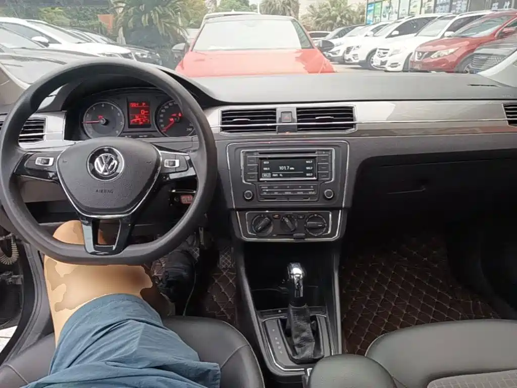 Volkswagen Santana — миниатюра 10