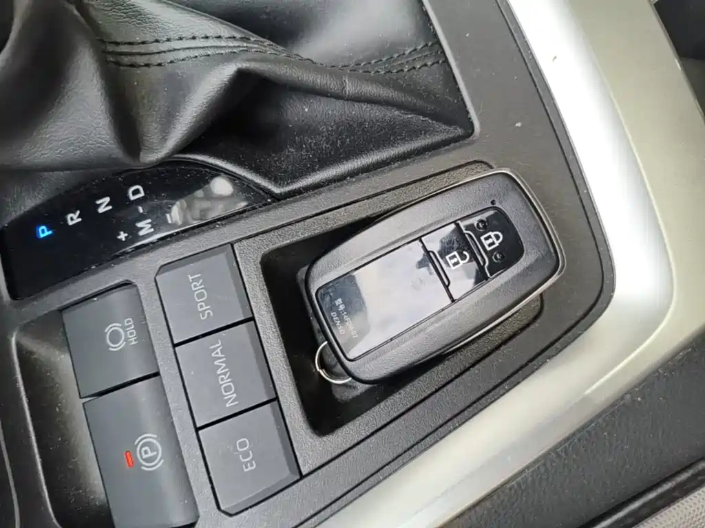 Toyota RAV4 — миниатюра 9