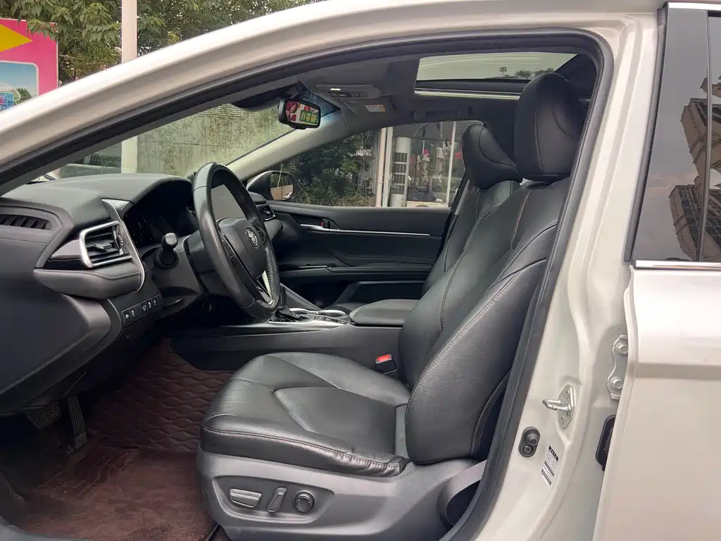 Toyota Camry — миниатюра 5