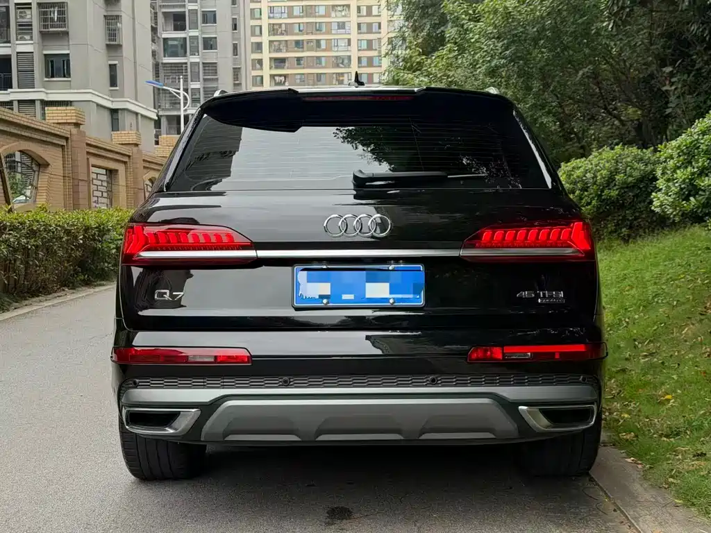 Audi Q7 2023 45 TFSI quattro S line Sport