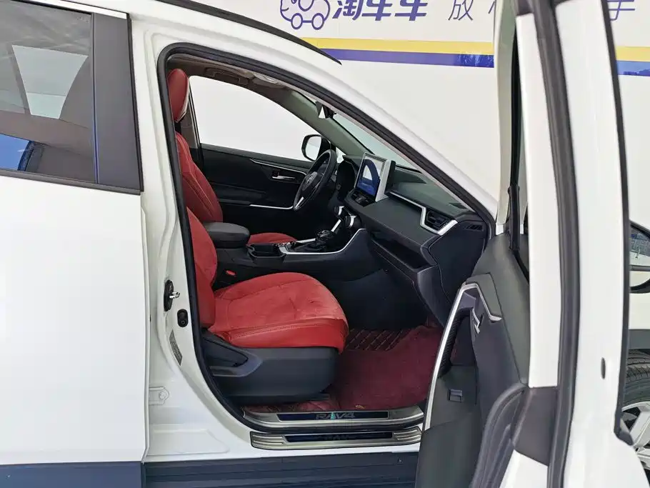 Toyota RAV4 — миниатюра 8